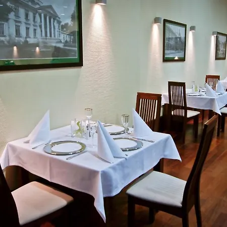 Alojamento de Acomodação e Pequeno-almoço Rezydencja Belweder Klonowa 3*