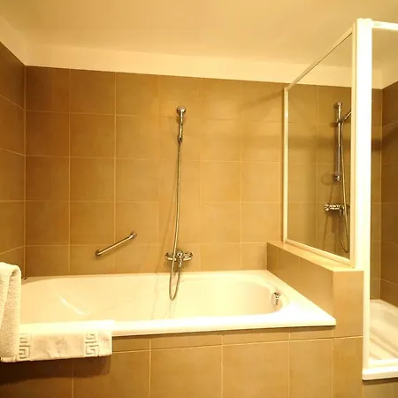 Bed & Breakfast Rezydencja Belweder Klonowa Warsaw
