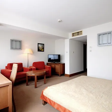 Bed & Breakfast Rezydencja Belweder Klonowa 3*