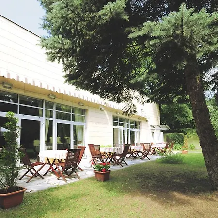 Rezydencja Belweder Klonowa Nocleg ze śniadaniem 3*