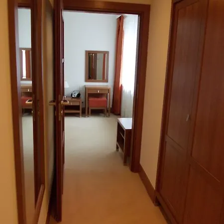 Bed & Breakfast Rezydencja Belweder Klonowa