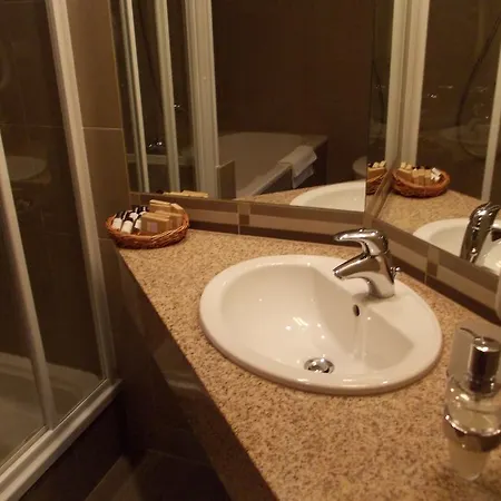 Rezydencja Belweder Klonowa 3*