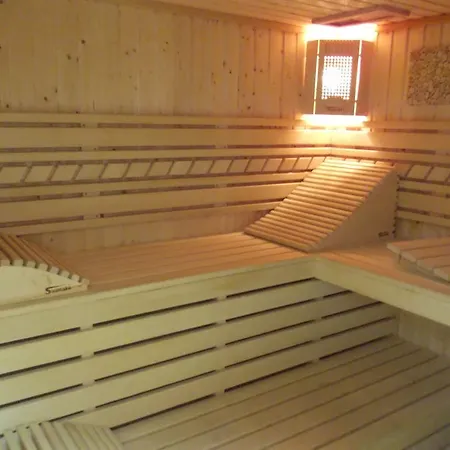 Rezydencja Belweder Klonowa 3* ורשה