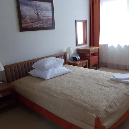 Rezydencja Belweder Klonowa 3*