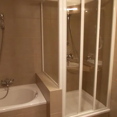 Rezydencja Belweder Klonowa 住宿加早餐酒店 3*