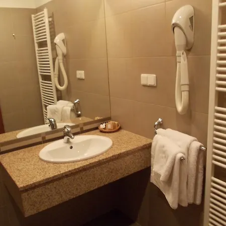 Rezydencja Belweder Klonowa 3* ורשה